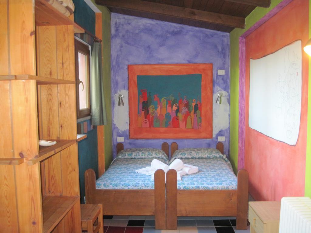 Libera Universita Di Alcatraz Guest House Morleschio Room photo